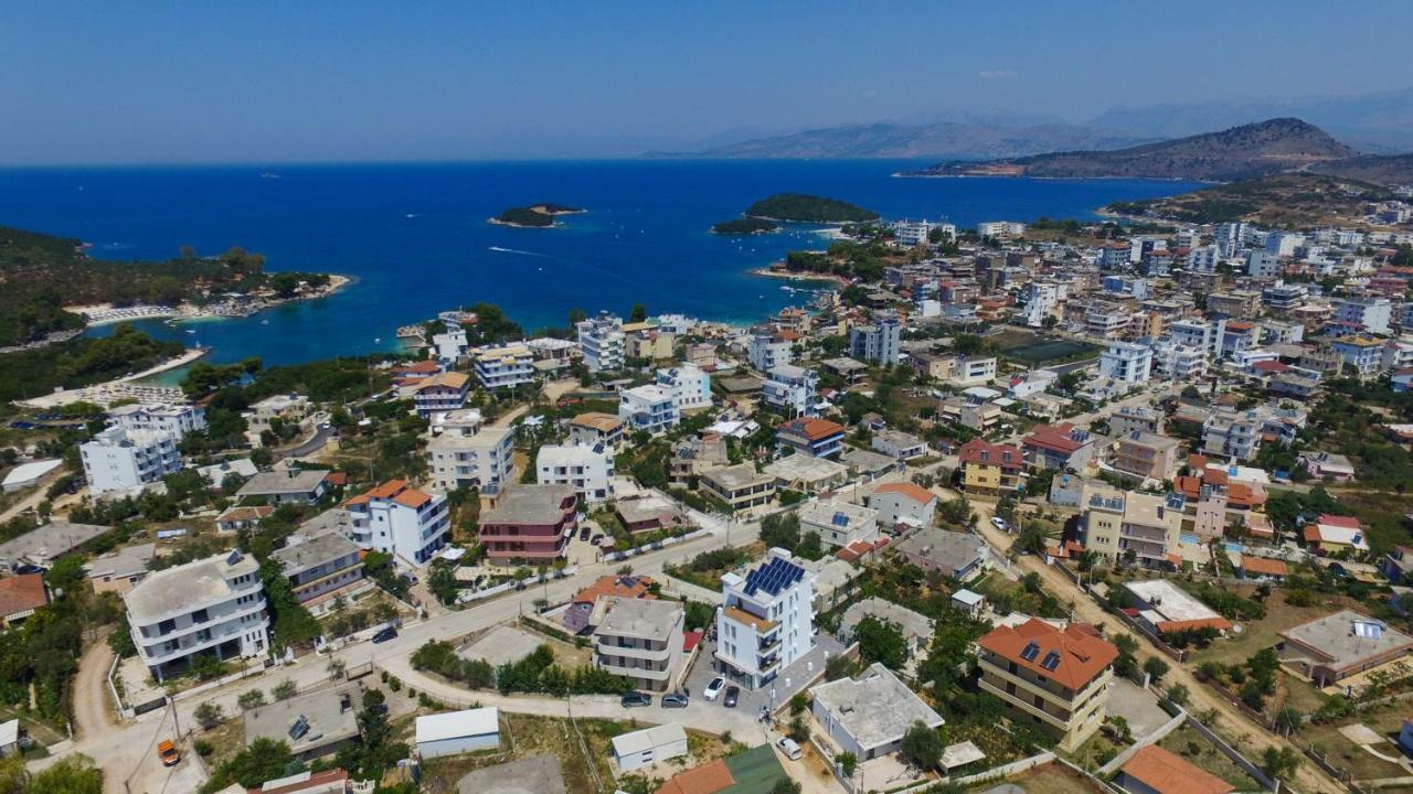 Noi Hotel *